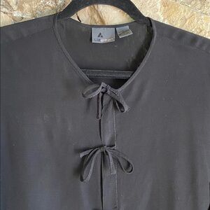 Liz Wear button/tie front blouse - Sz L